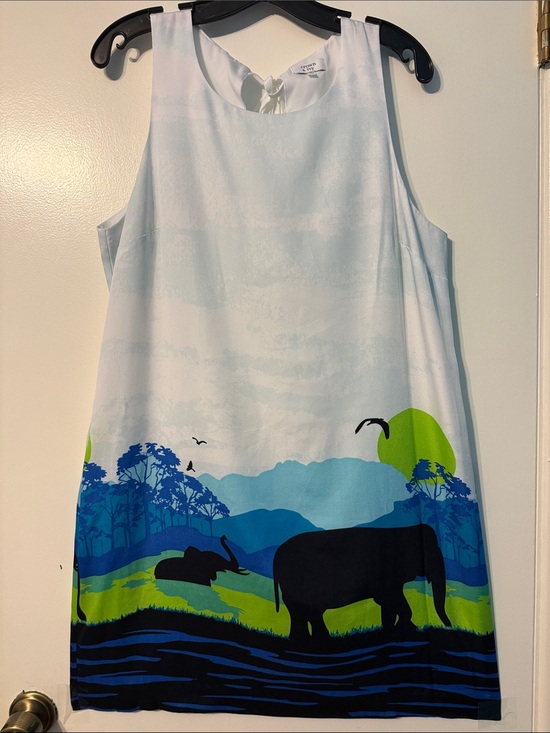 crown & ivy Dresses & Skirts - Woman’s size 14 crown & ivy White Dress with Blue and Green Elephant Scene
